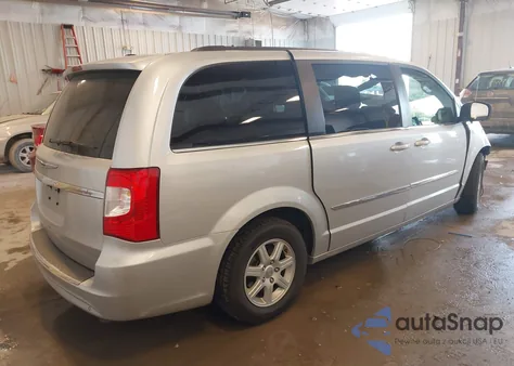 2011 Chrysler Town & Country Touring z USA, uszkodzony, nr VIN 2A4RR5DG6BR716177
